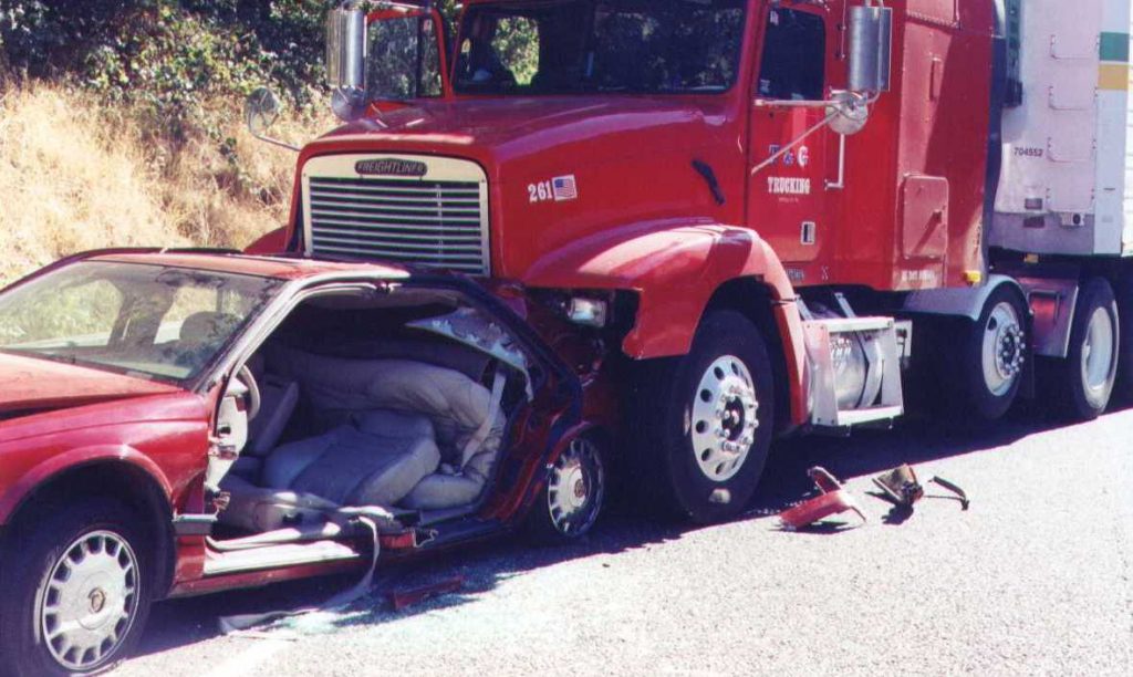 El Mejor Bufete Legal de Abogados de Accidentes de Semi Camión, Abogados Para Demandas de Accidentes de Camiones Los Angeles California